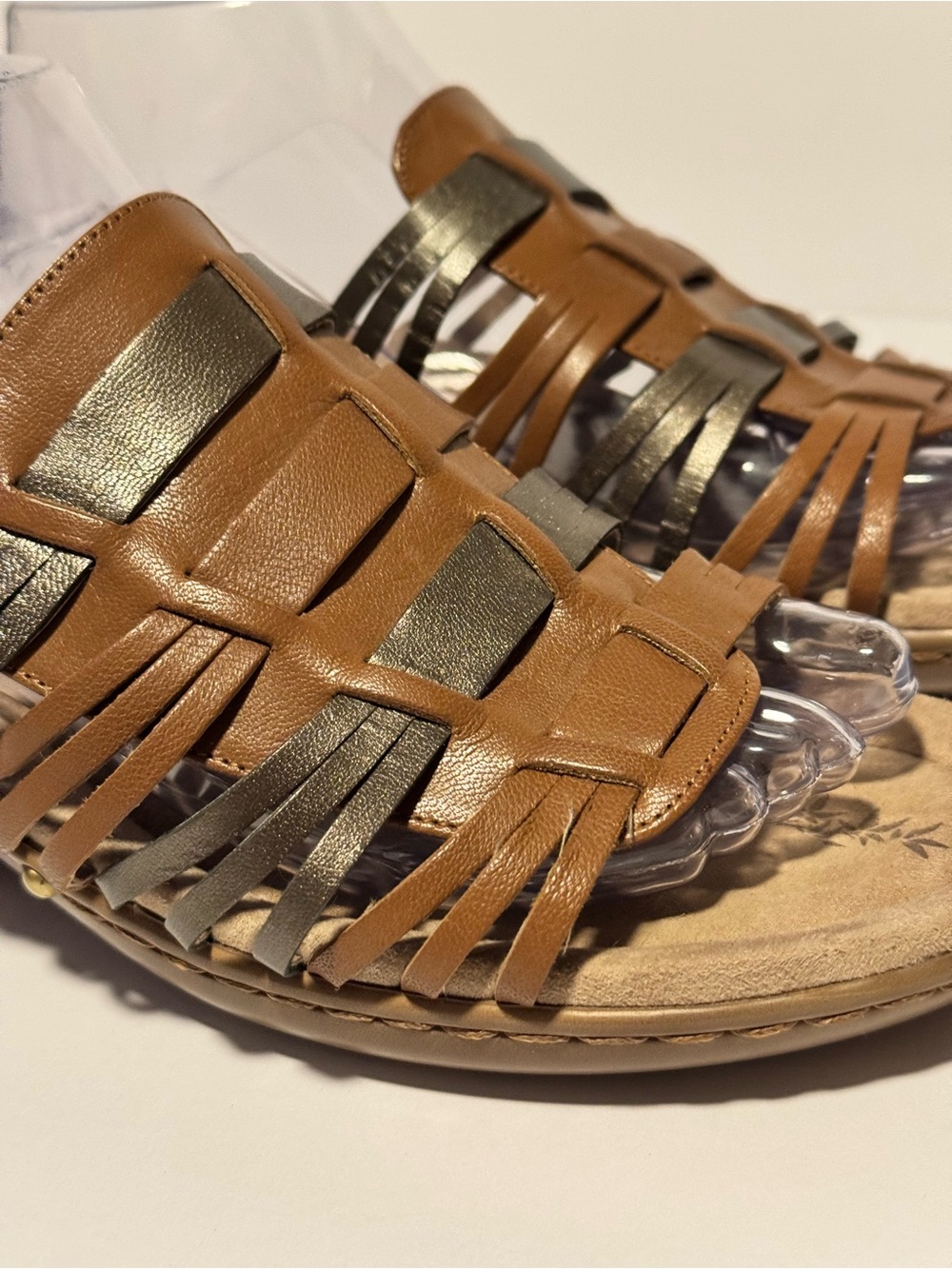 Easy Spirit Women’s 10 Sandal Brown & Gold Slip On Hurrache Style Strappy Shoe